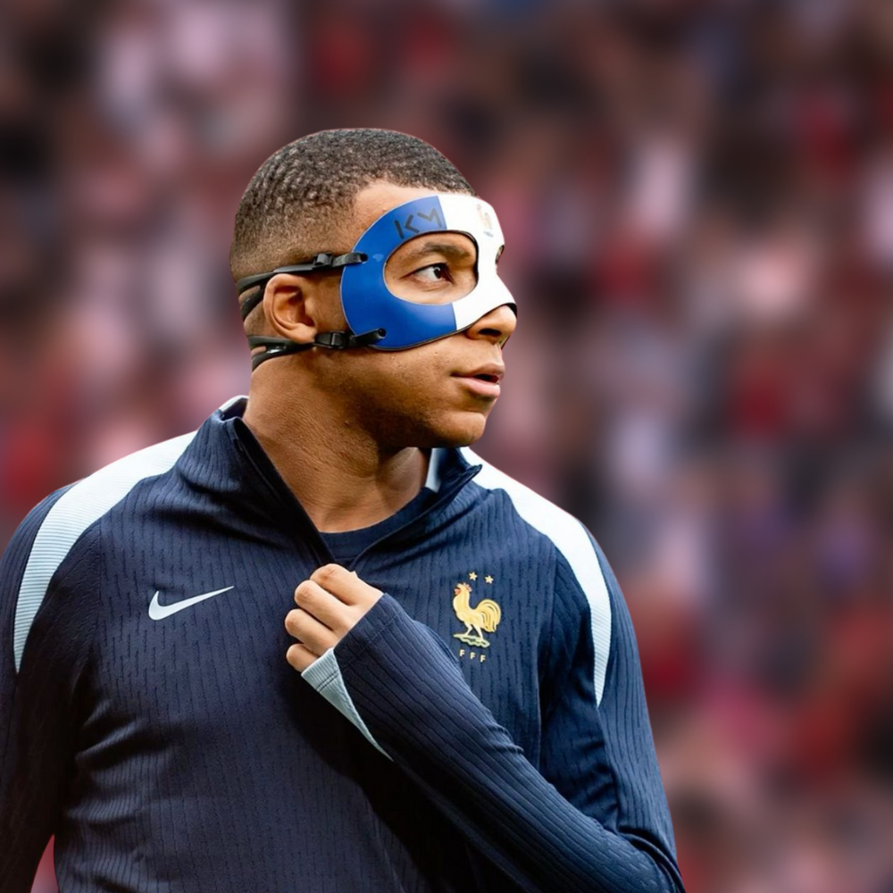 Kylian Mbappe mask on for france