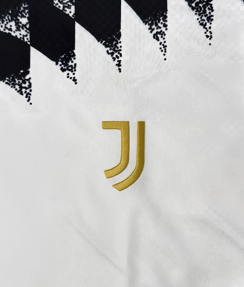 JUVENTUS 2026/27 'CLASSICS' SPECIAL EDITION SHIRT